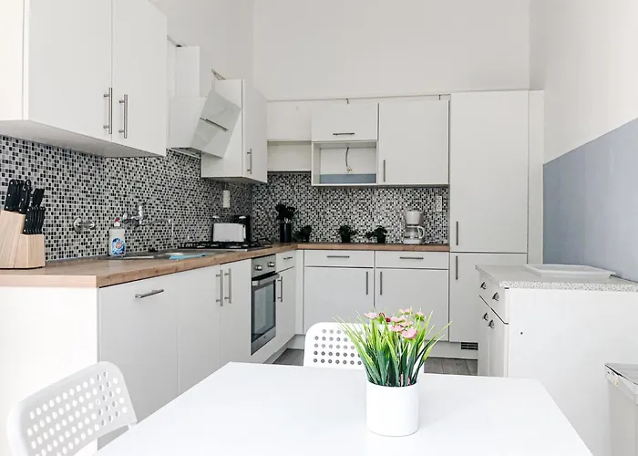 Amazing 2br Apt, Near Akh-perfect For Groups Apartment *