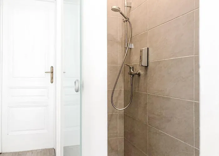 Amazing 2br Apt, Near Akh-perfect For Groups Apartment