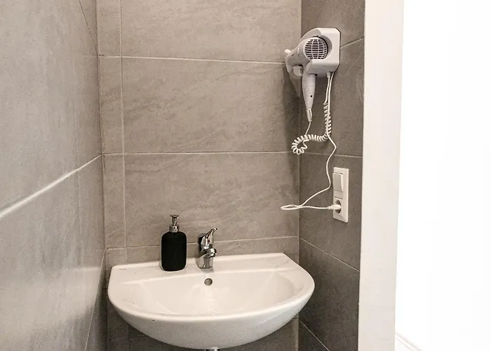 Apartment Amazing 2br Apt, Near Akh-perfect For Groups *