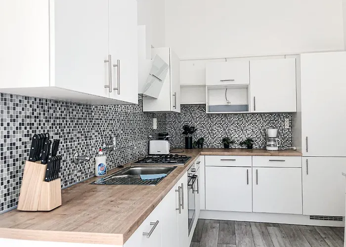 Amazing 2br Apt, Near Akh-perfect For Groups Apartment