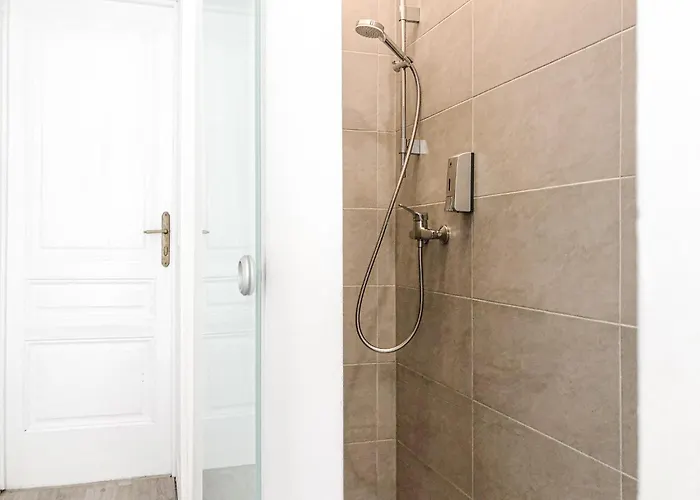 Amazing 2br Apt, Near Akh-perfect For Groups Apartment *